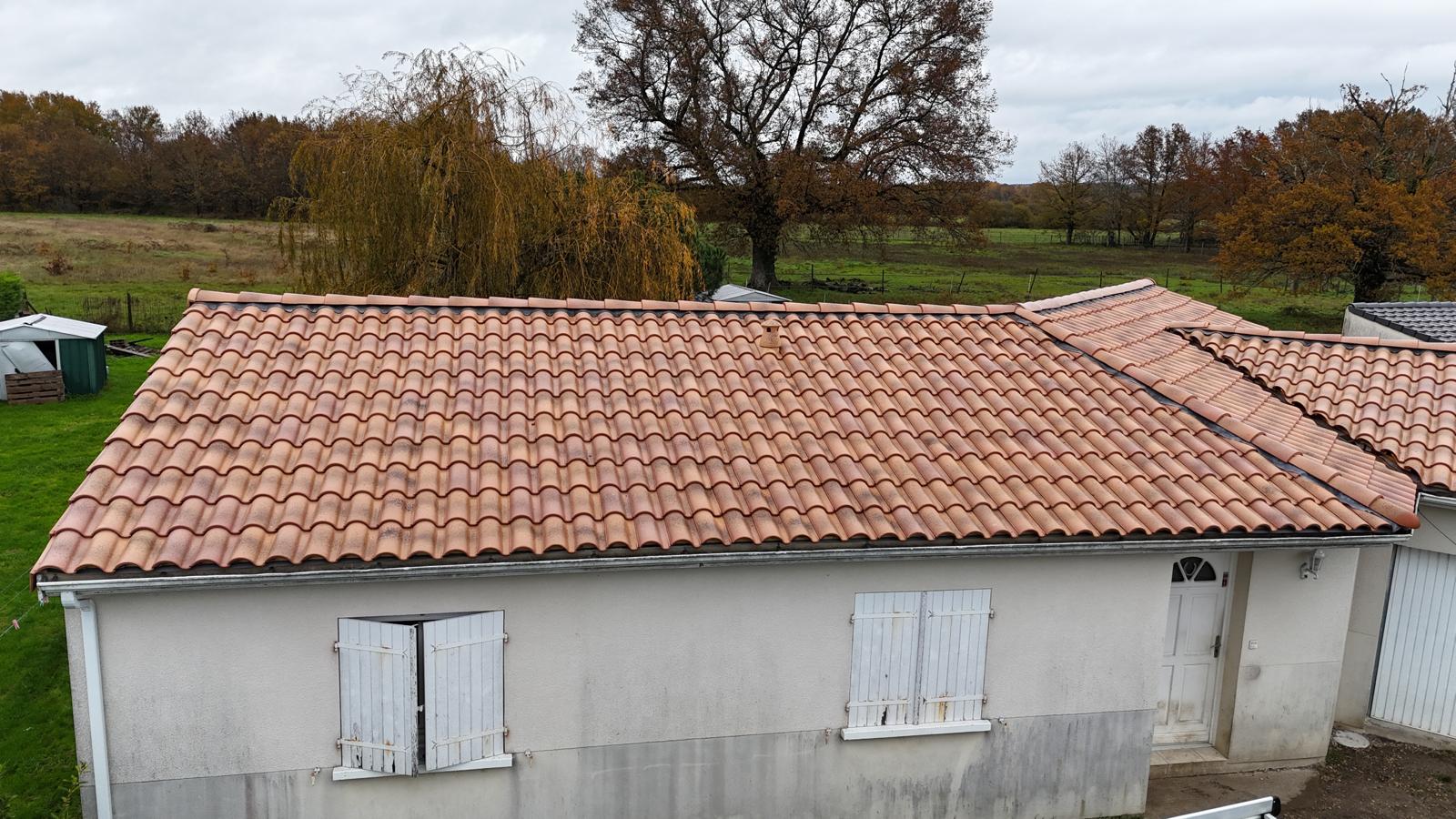 Équipe de couvreurs sur chantier en Gironde
